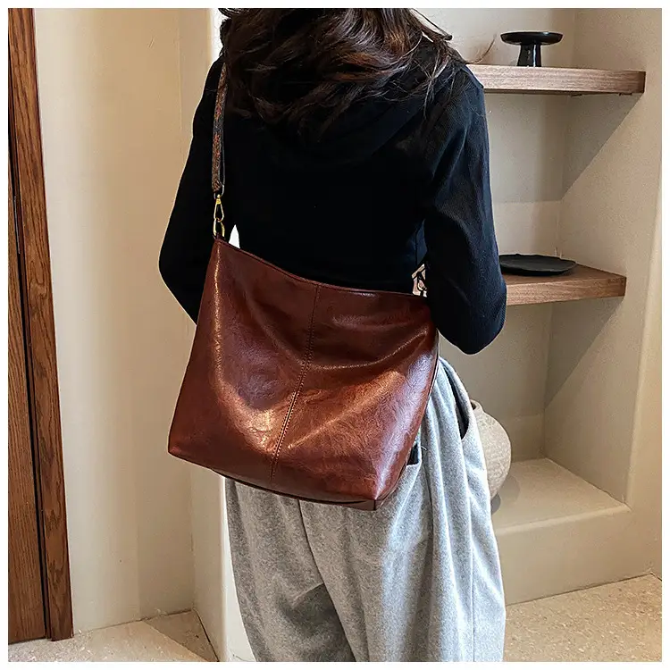 Green Leather Shoulder Bag with Embroidered Strap — feature 35