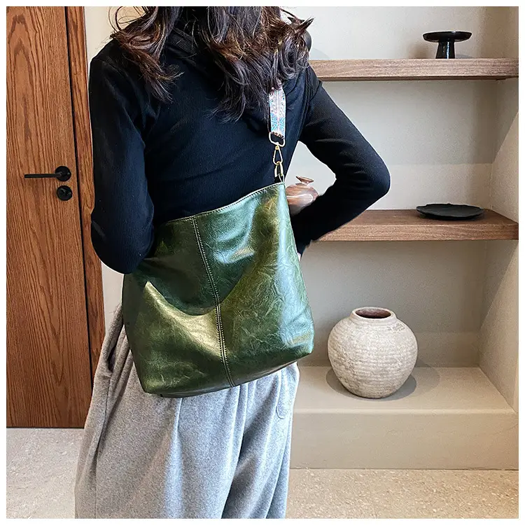 Green Leather Shoulder Bag with Embroidered Strap — feature 37