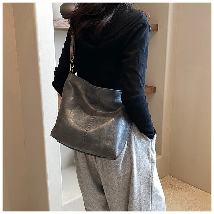 Green Leather Shoulder Bag with Embroidered Strap — feature 39