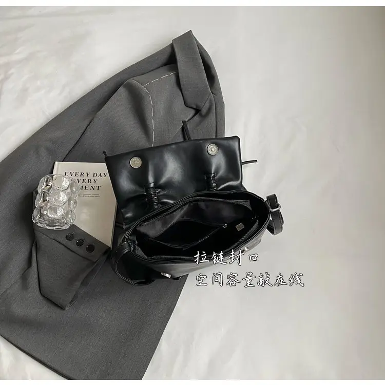 2025 Spring Shoulder Bag Cover Style with Bow Detail — feature 4