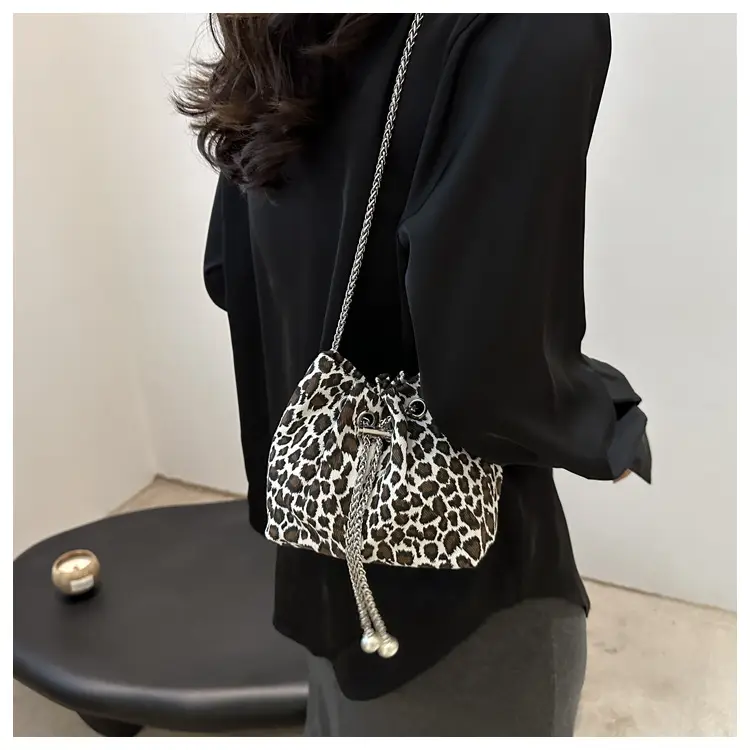 Leopard Print Chain Shoulder Bag Large Capacity Women — feature 10