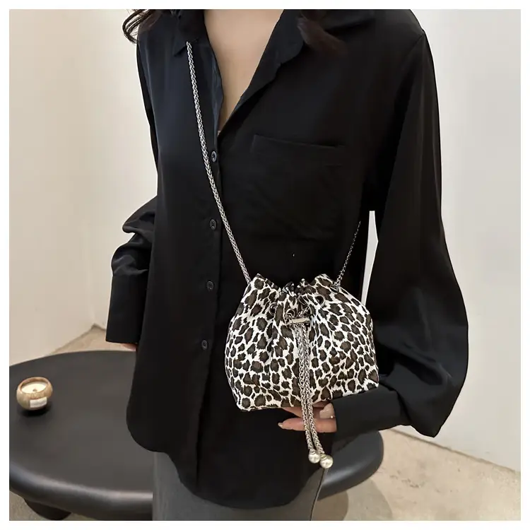 Leopard Print Chain Shoulder Bag Large Capacity Women — feature 12