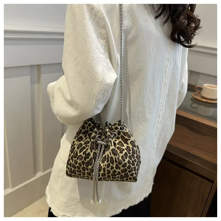 Leopard Print Chain Shoulder Bag Large Capacity Women — feature 14