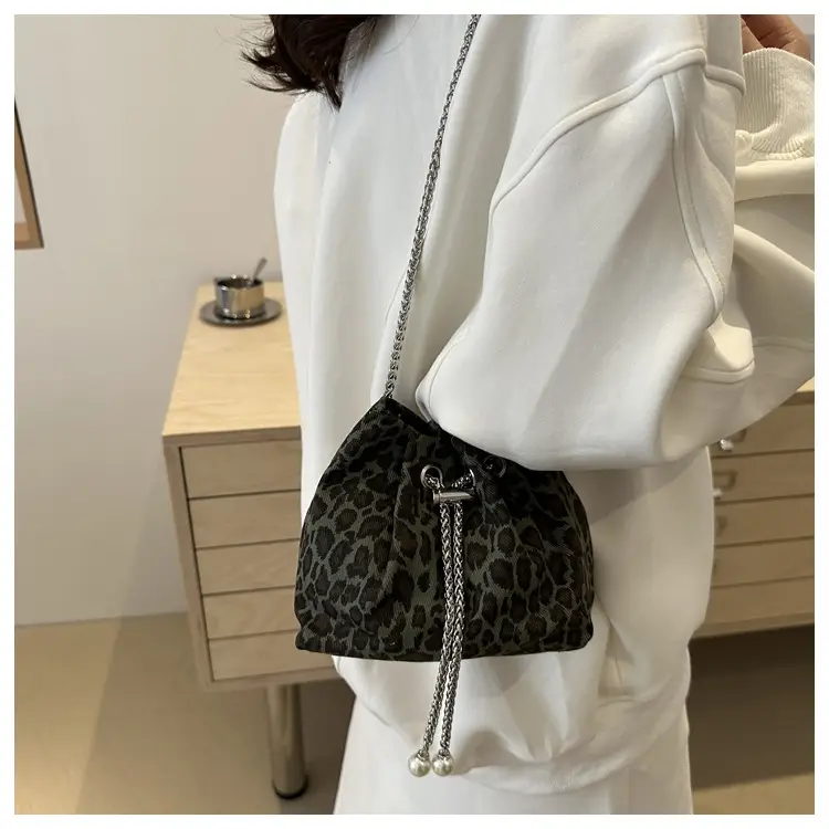 Leopard Print Chain Shoulder Bag Large Capacity Women — feature 16