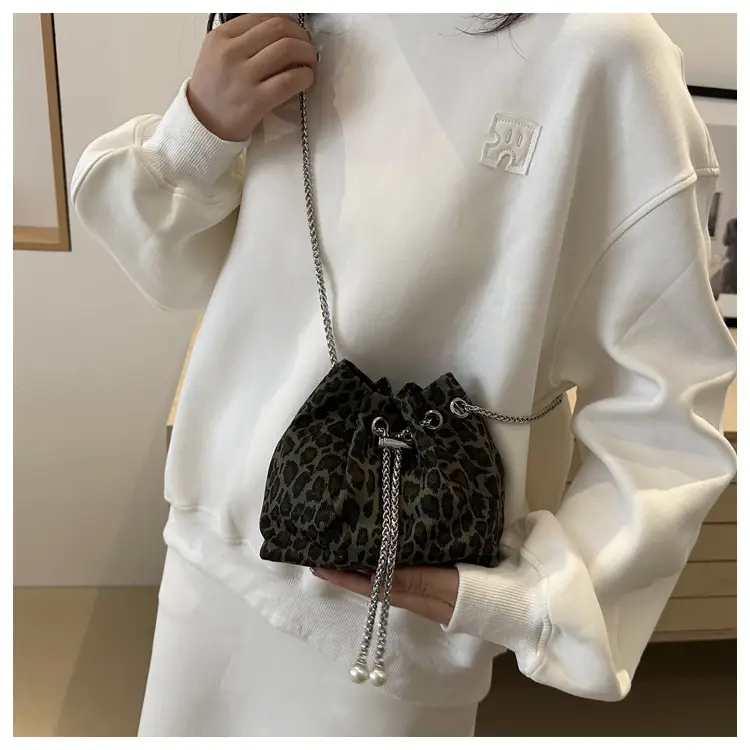 Leopard Print Chain Shoulder Bag Large Capacity Women — feature 18