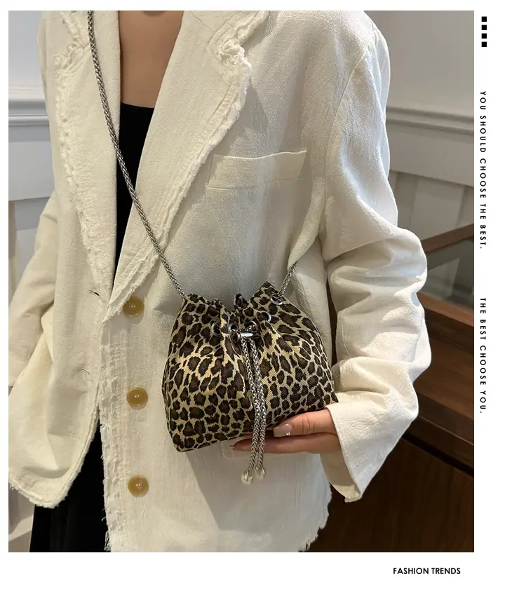Leopard Print Chain Shoulder Bag Large Capacity Women — feature 2