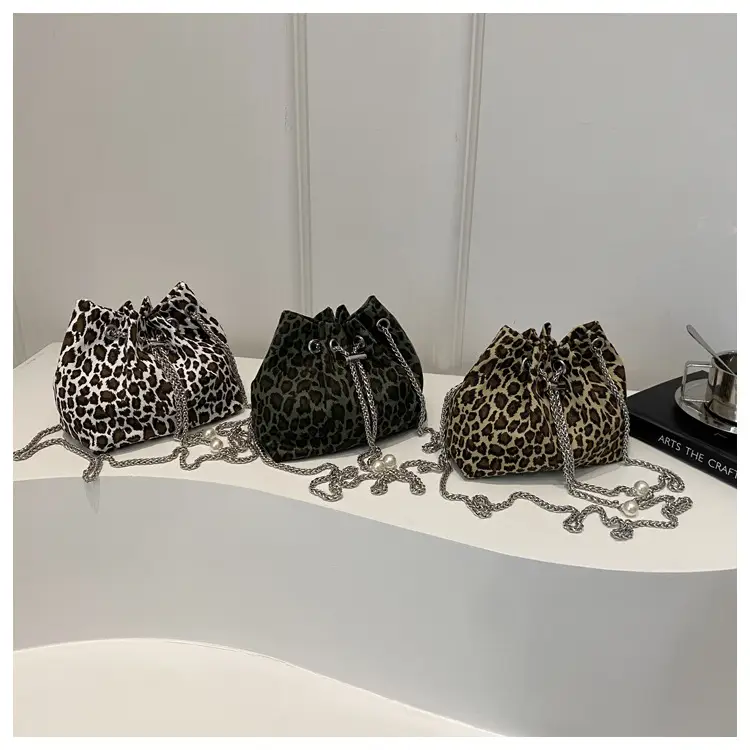 Leopard Print Chain Shoulder Bag Large Capacity Women — feature 9