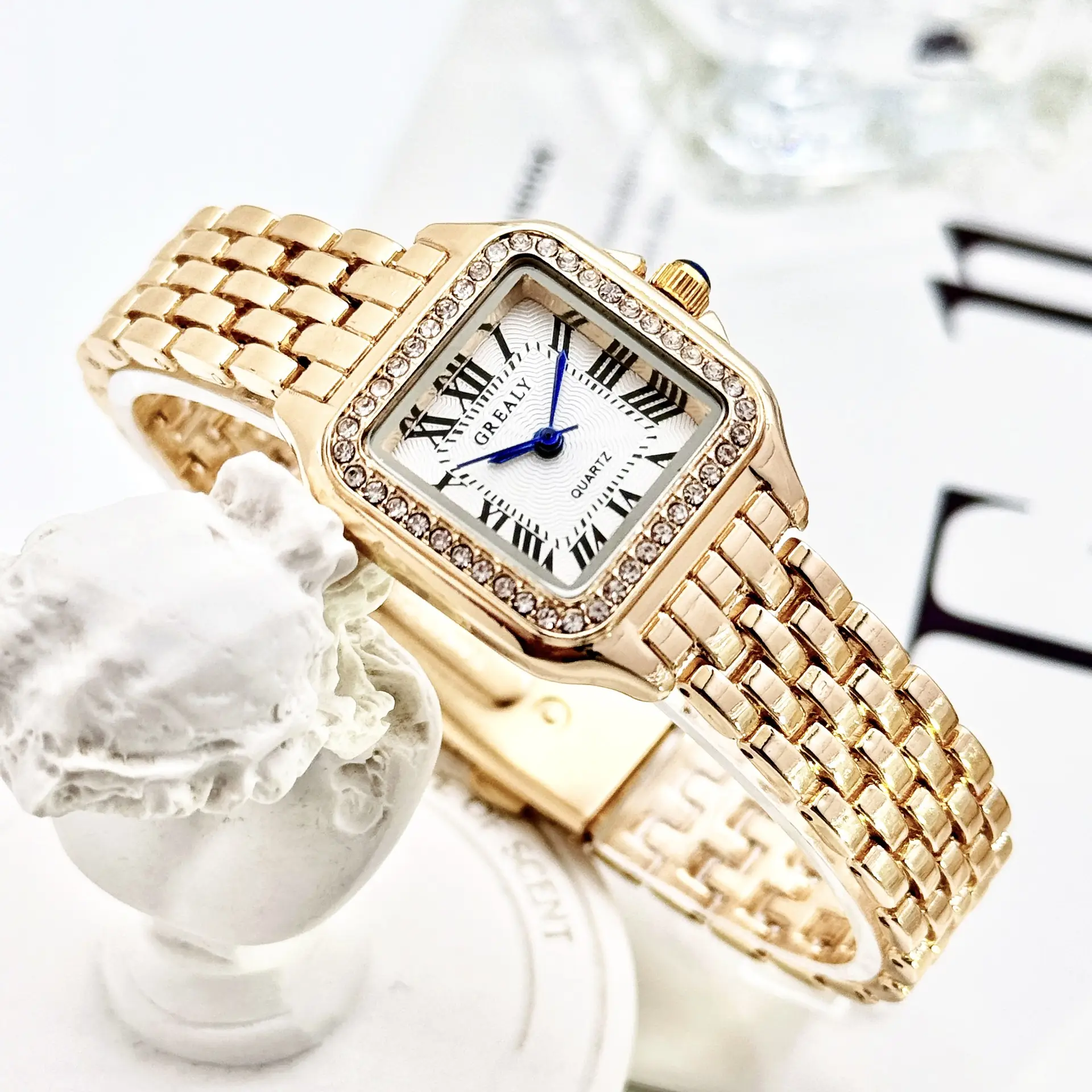 Retro Square Women's Gold Diamond Watch — feature 8