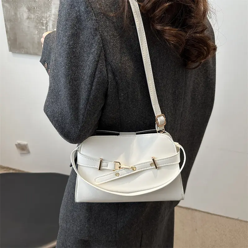 Women's Retro Elegant Crossbody Bag Red 2025 - Image 6