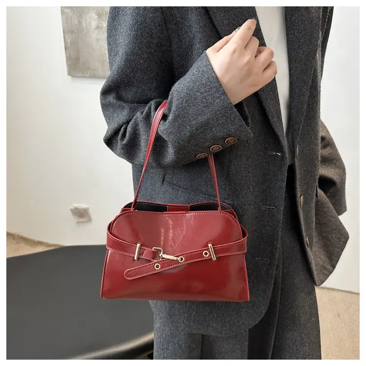 Women's Retro Elegant Crossbody Bag Red 2025 — feature 10