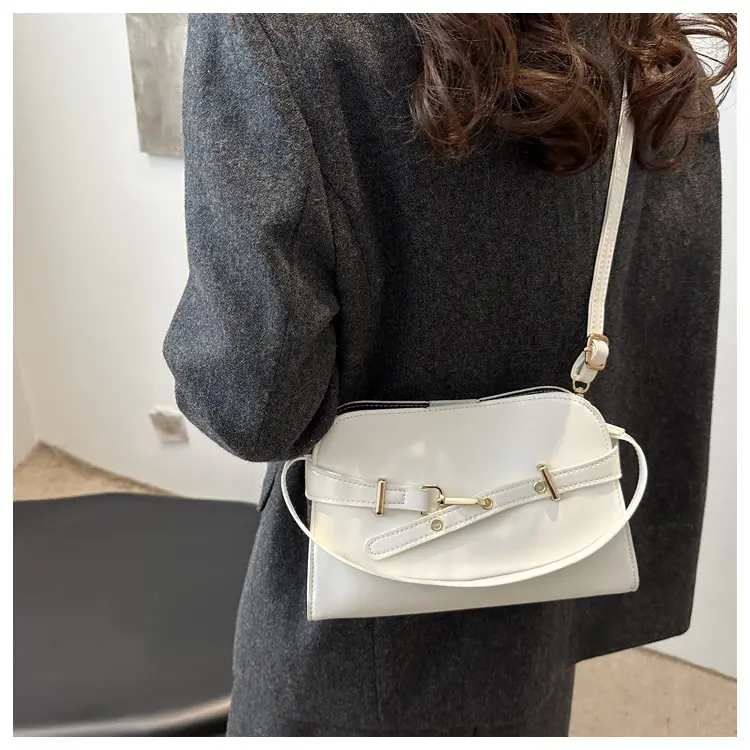 Women's Retro Elegant Crossbody Bag Red 2025 — feature 12