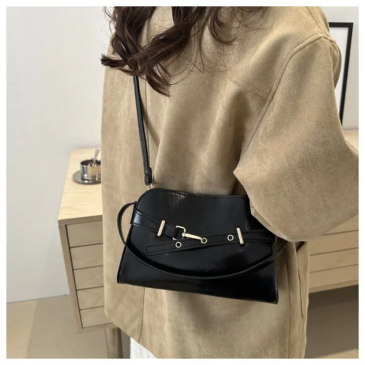 Women's Retro Elegant Crossbody Bag Red 2025 — feature 16