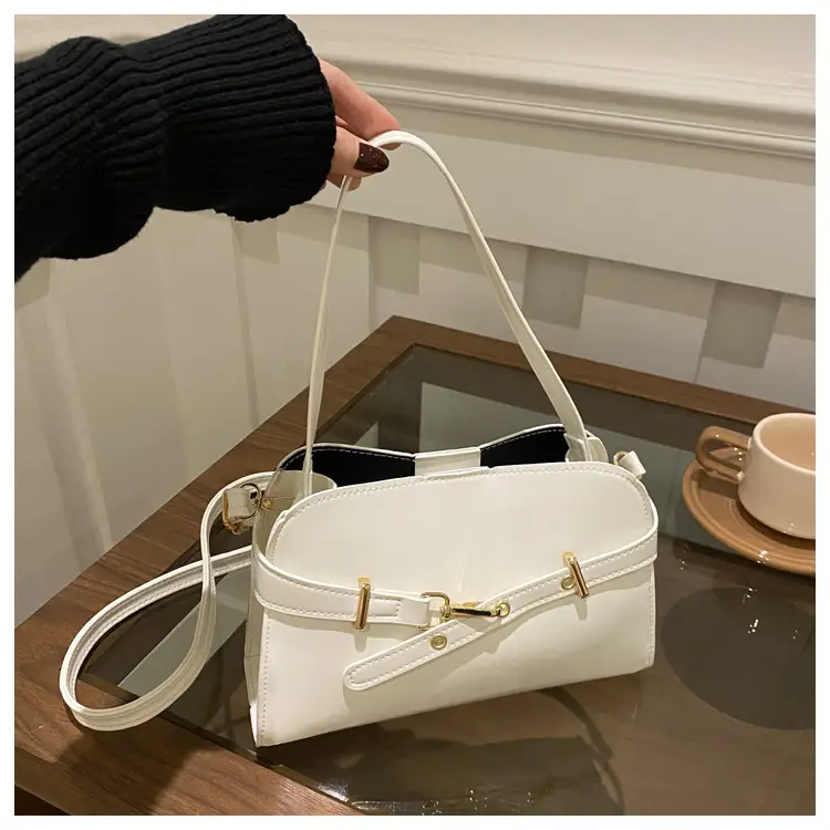 Women's Retro Elegant Crossbody Bag Red 2025 — feature 17