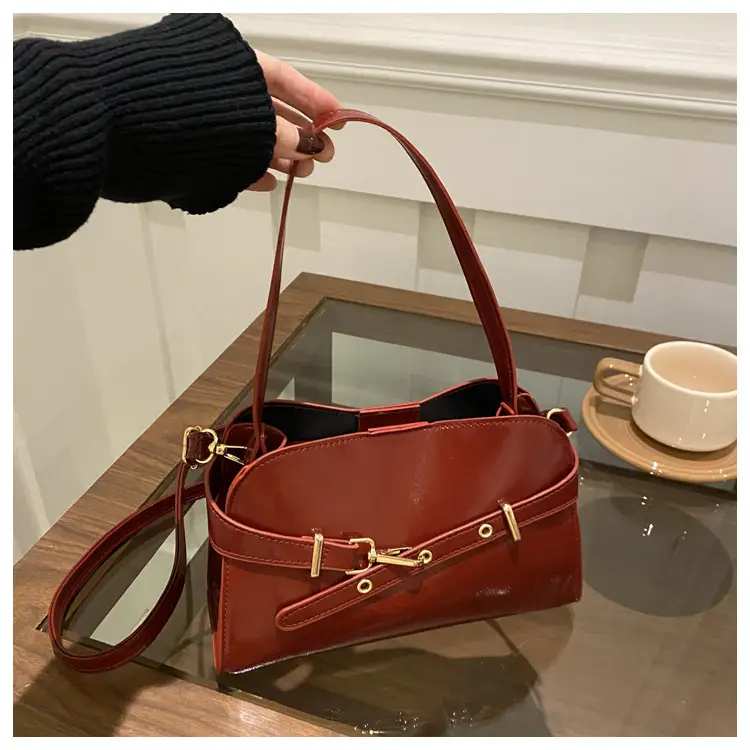 Women's Retro Elegant Crossbody Bag Red 2025 — feature 19