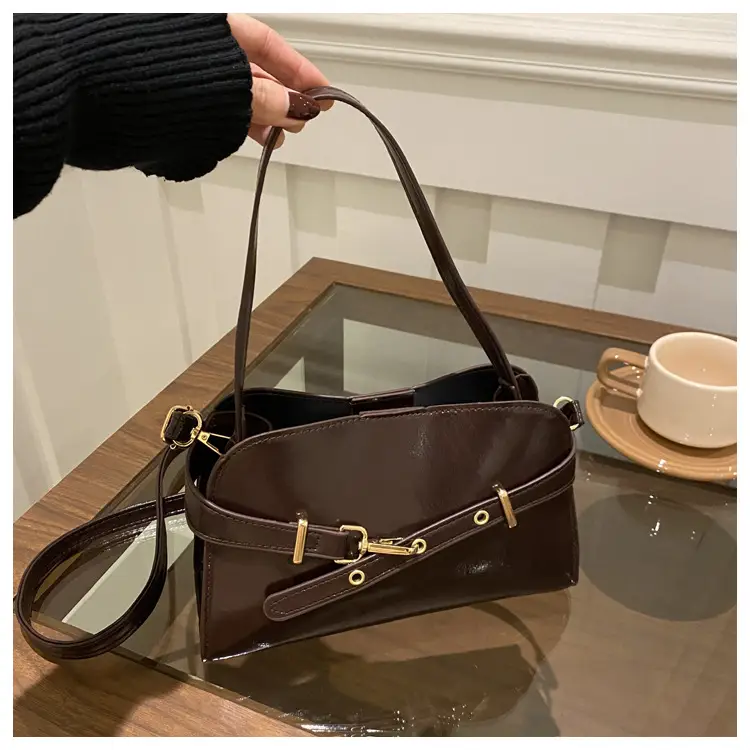 Women's Retro Elegant Crossbody Bag Red 2025 — feature 20