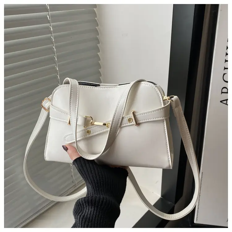 Women's Retro Elegant Crossbody Bag Red 2025 — feature 21