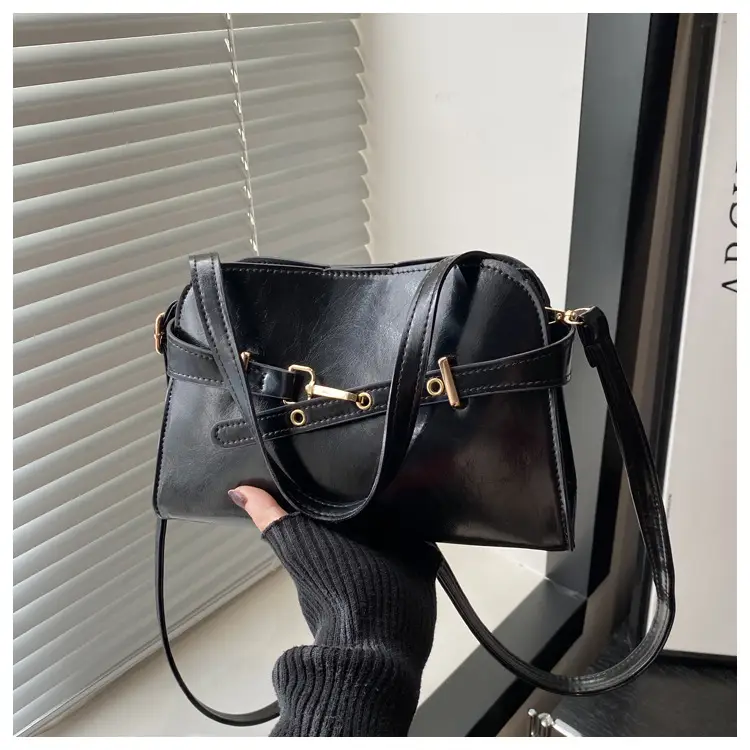 Women's Retro Elegant Crossbody Bag Red 2025 — feature 22