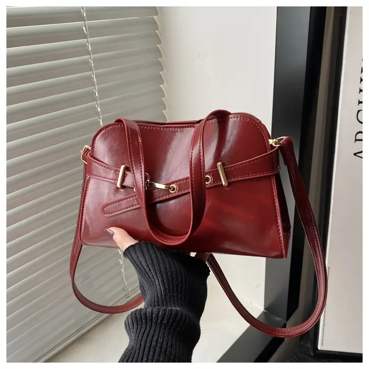 Women's Retro Elegant Crossbody Bag Red 2025 — feature 23