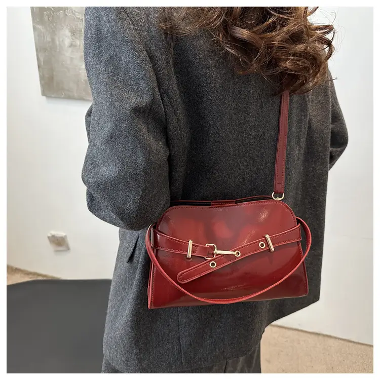 Women's Retro Elegant Crossbody Bag Red 2025 — feature 9