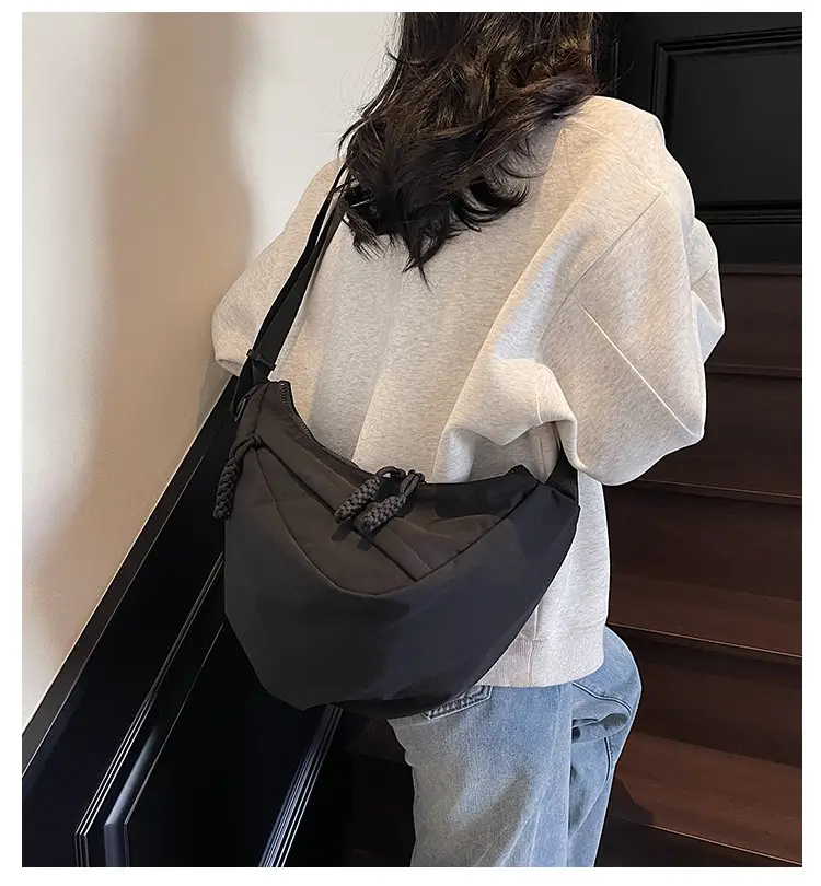 Large Capacity Casual Shoulder Bag Lightweight 2025 New — feature 3