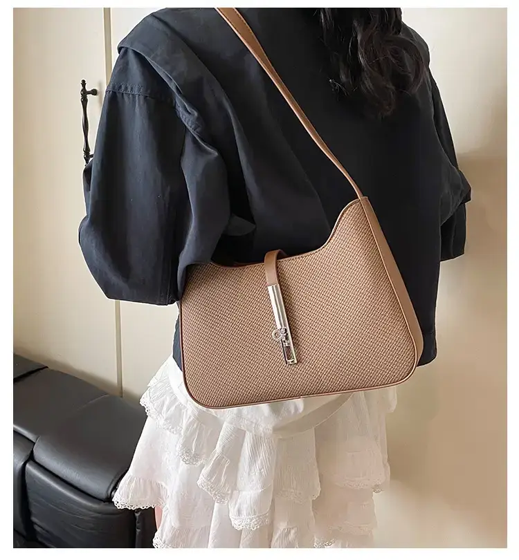 Women's Crossbody Bag Beige Chain Strap 2025 — feature 1