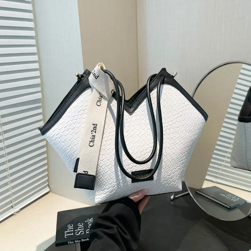 Women's 2025 Retro Woven Shoulder Bag Set Black White Gold - Image 6