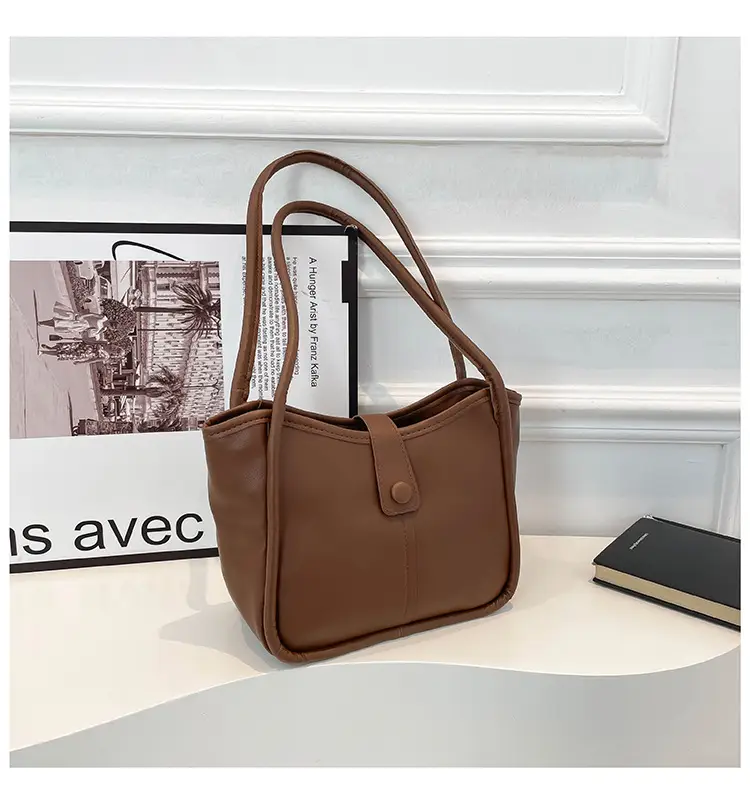 Women's Maillard Leather Shoulder Bag Large Capacity Brown — feature 22