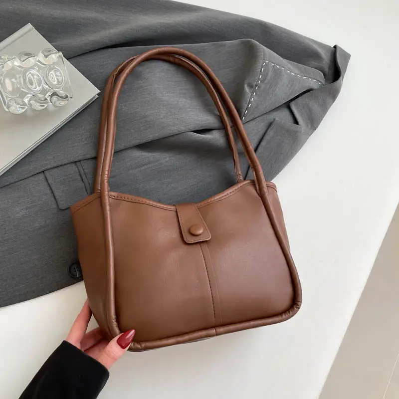 Women's Maillard Leather Shoulder Bag Large Capacity Brown - Image 4