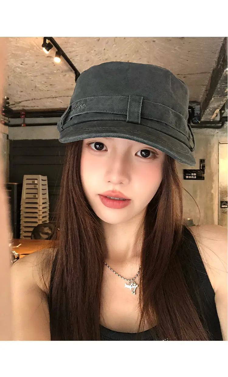 Vintage Distressed Women Flat Cap Spring Summer 2026 — feature 9