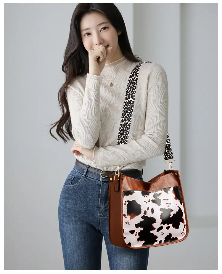 Retro Black Crossbody Bag with Geometric Strap — feature 10