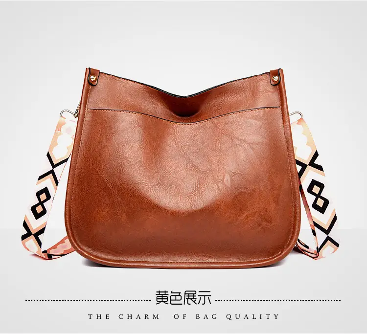 Retro Black Crossbody Bag with Geometric Strap — feature 20