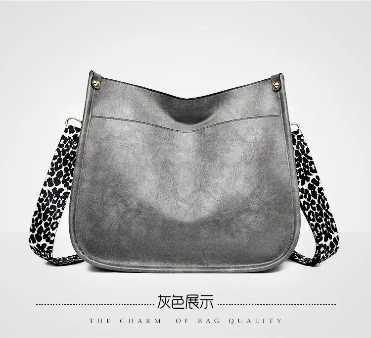 Retro Black Crossbody Bag with Geometric Strap — feature 23