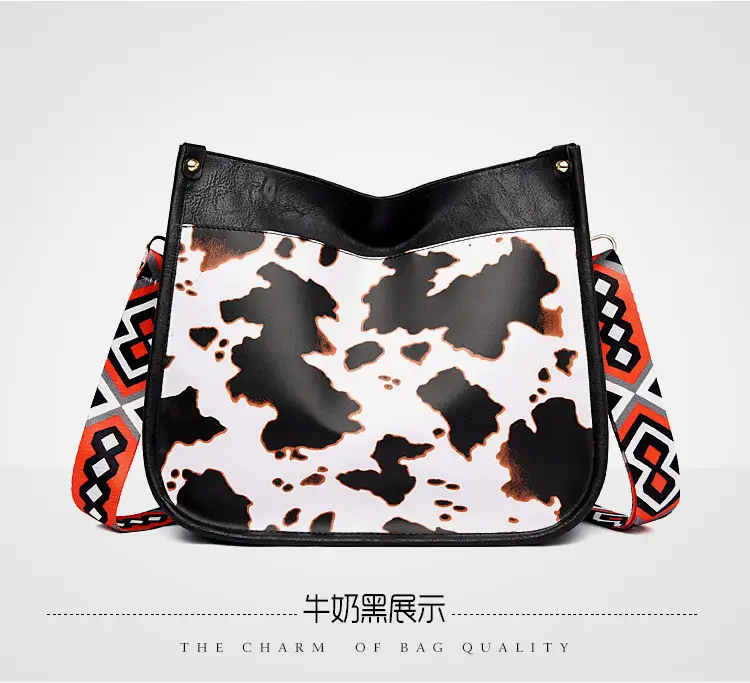 Retro Black Crossbody Bag with Geometric Strap — feature 24