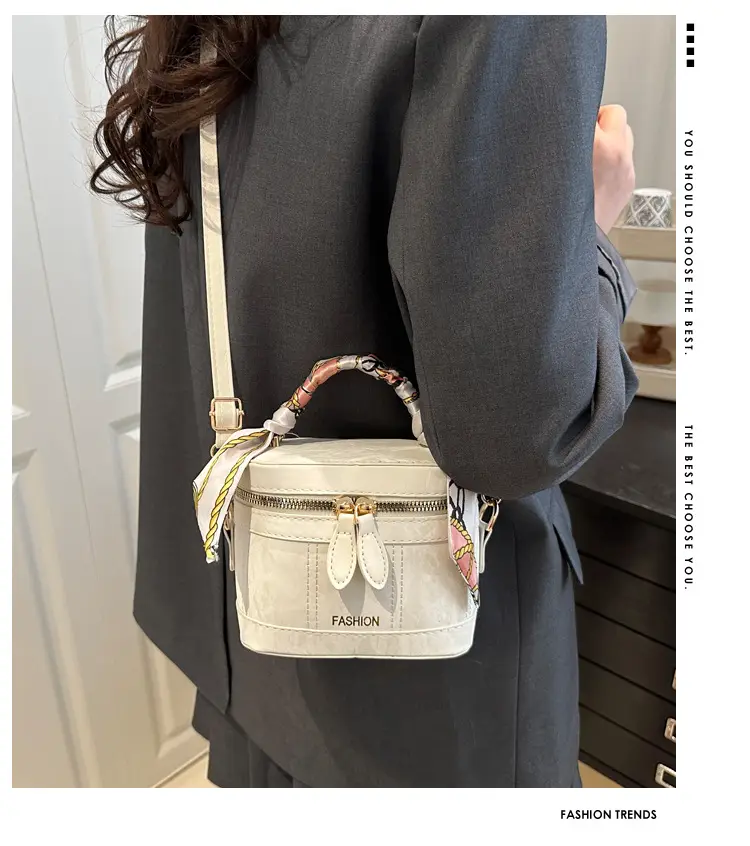 Trendy Pink Green Women's Small Handbag 2026 — feature 1