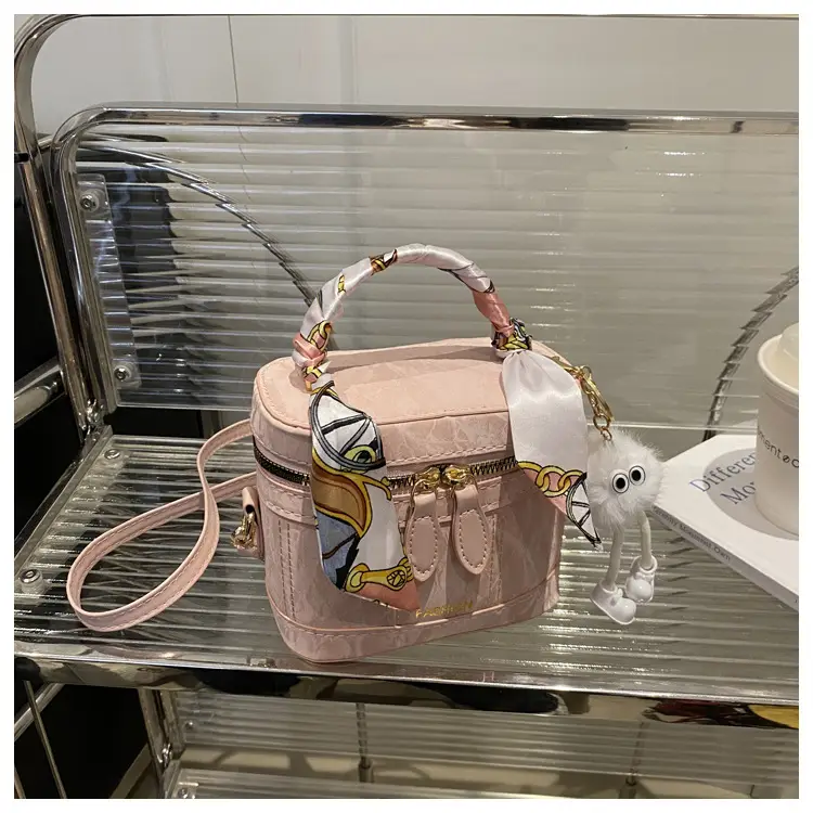 Trendy Pink Green Women's Small Handbag 2026 — feature 10
