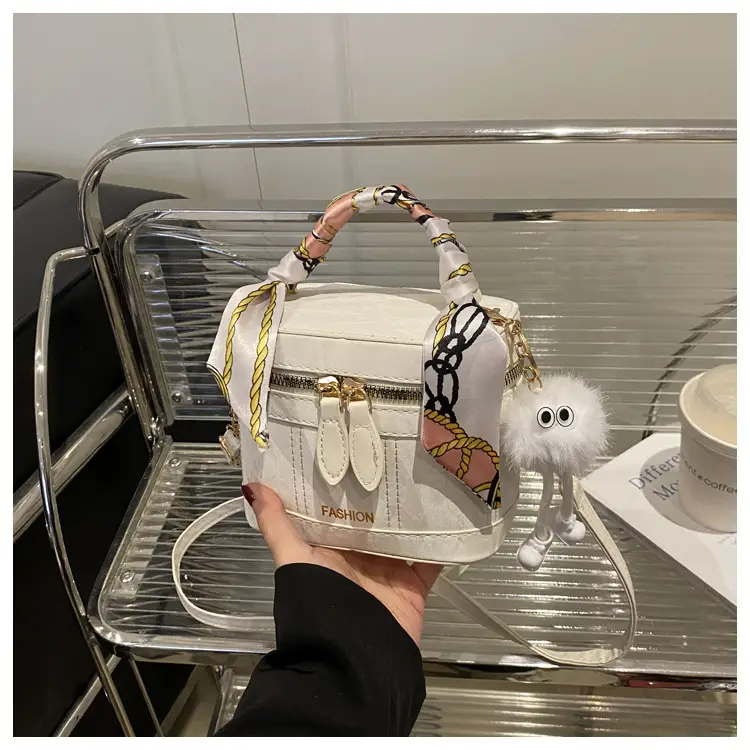 Trendy Pink Green Women's Small Handbag 2026 — feature 11