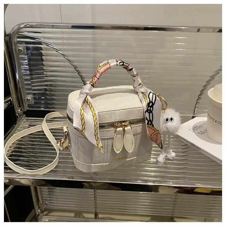 Trendy Pink Green Women's Small Handbag 2026 — feature 12