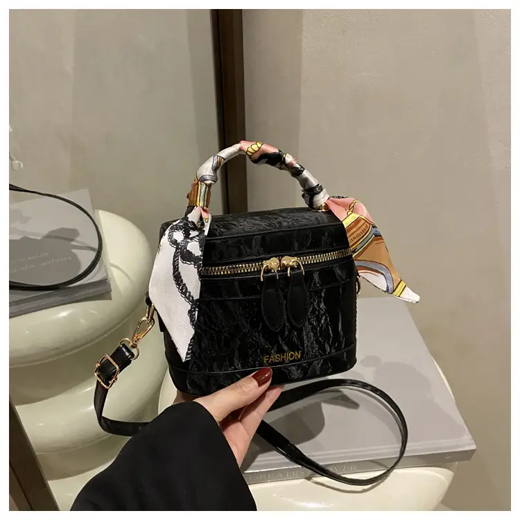 Trendy Pink Green Women's Small Handbag 2026 — feature 14