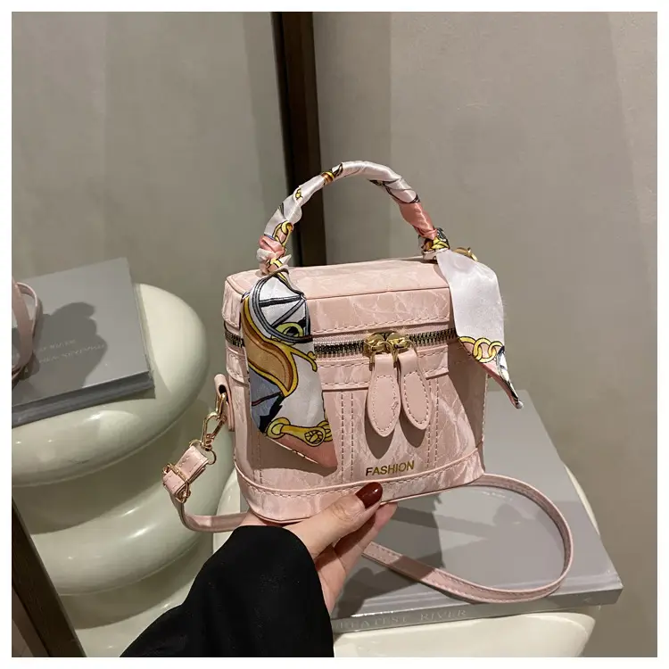 Trendy Pink Green Women's Small Handbag 2026 — feature 16