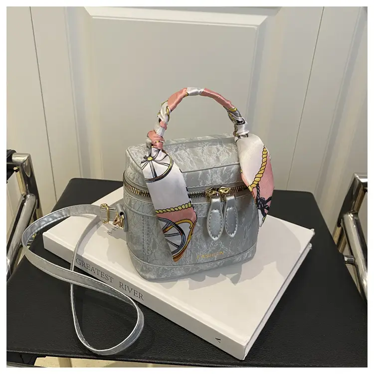Trendy Pink Green Women's Small Handbag 2026 — feature 17
