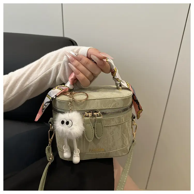 Trendy Pink Green Women's Small Handbag 2026 — feature 21