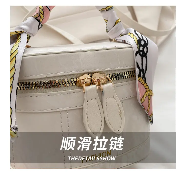 Trendy Pink Green Women's Small Handbag 2026 — feature 4