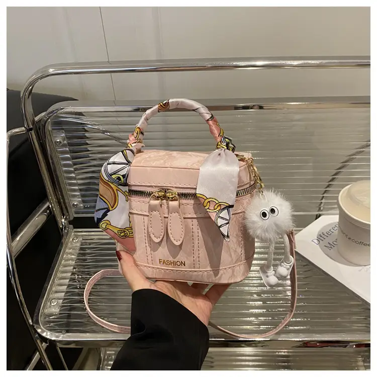 Trendy Pink Green Women's Small Handbag 2026 — feature 9