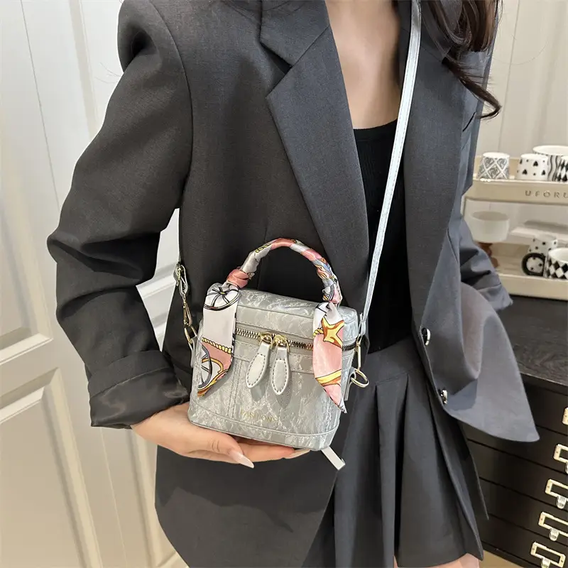 Trendy Pink Green Women's Small Handbag 2026 - Image 4