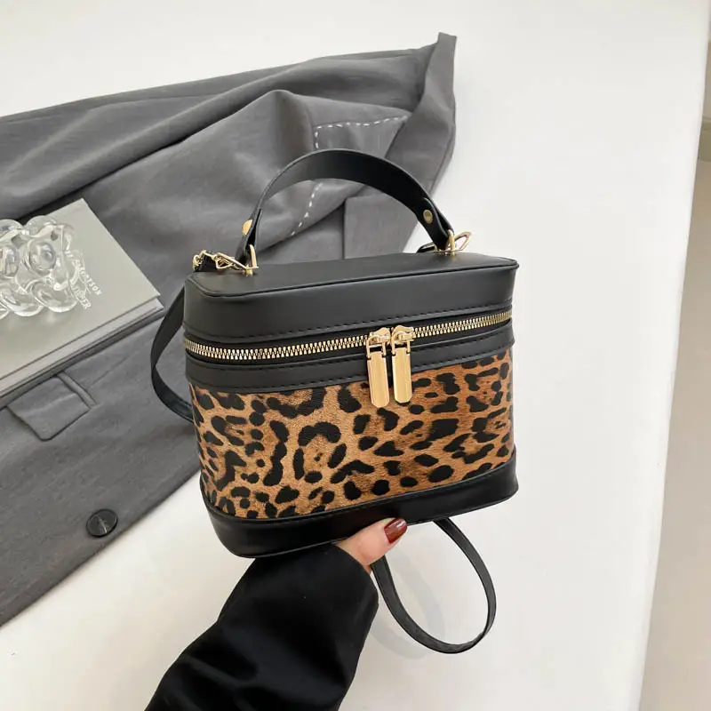 2025 New South Korea High-value Cylinder Bucket Bag Stitching Contrast Color Crossbody Bag Women's ins All-match Shoulder Bag luggage and leather goods