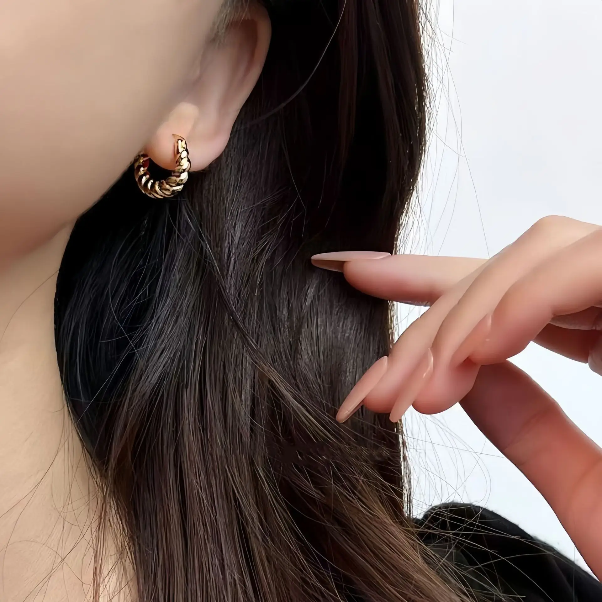 European American Design Gold Earrings for Women — feature 7