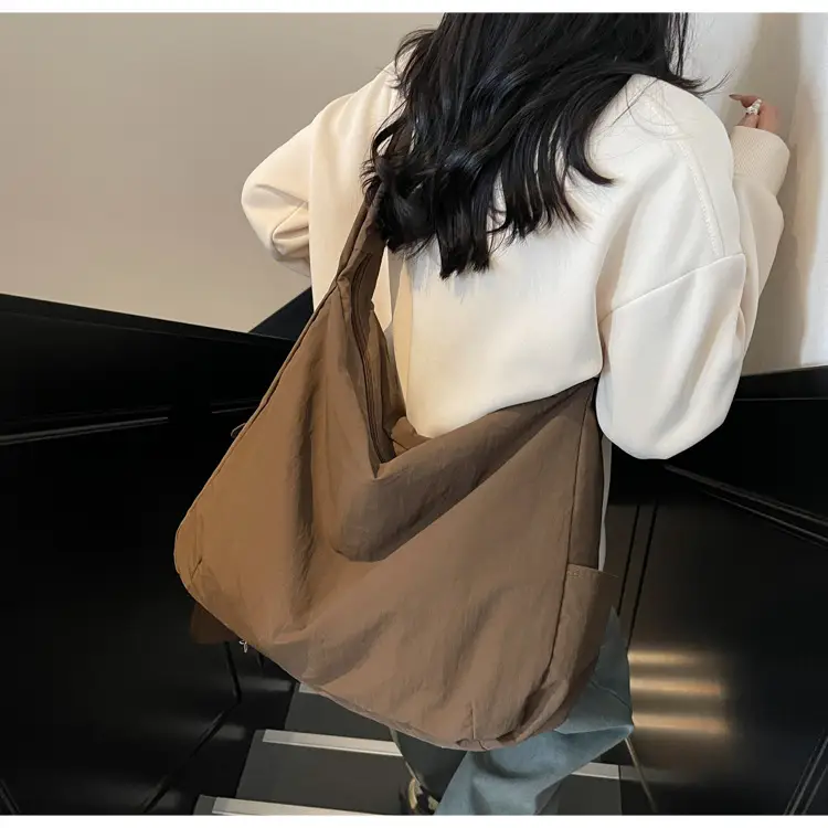 Lightweight Travel Bag Large Capacity Casual Shoulder Crossbody — feature 17