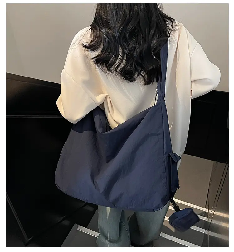 Lightweight Travel Bag Large Capacity Casual Shoulder Crossbody — feature 3