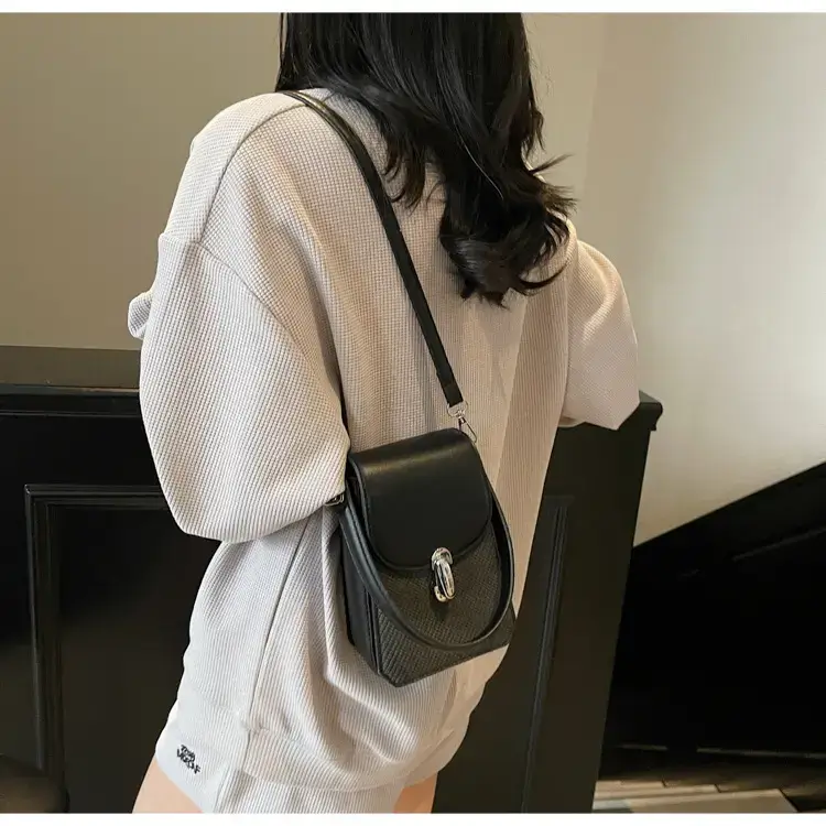 Beige Portable Phone Shoulder Bag for Women 2025 — feature 13