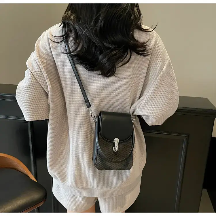 Beige Portable Phone Shoulder Bag for Women 2025 — feature 14